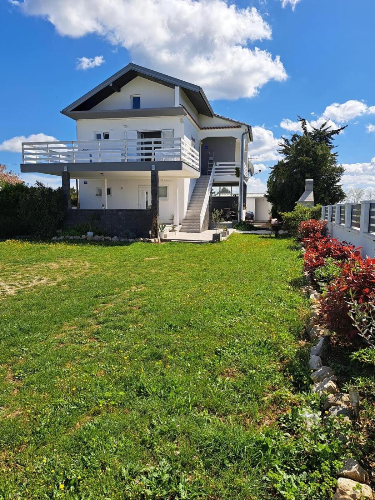 Apartmani Fulir Vrsi Exterior photo